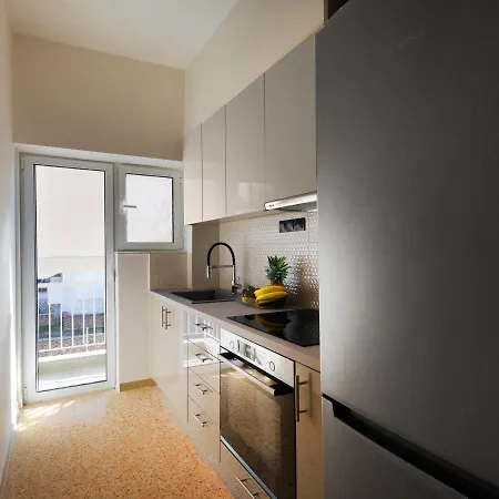 Metro Fix Apartment