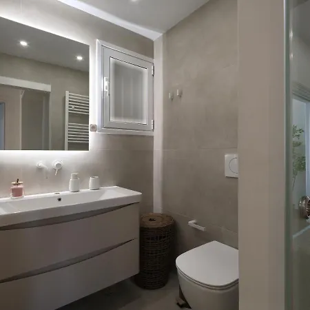 Metro Fix Apartment *
